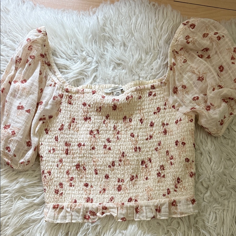 American Eagle Floral Cream Puff Sleeve Cropped Top M